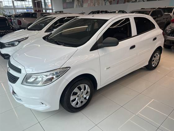 CHEVROLET ONIX 1.0 MPFI LS 8V FLEX 4P MANUAL CHEVROLET ONIX 1.0 MPFI LS 8V FLEX 4P MANUAL